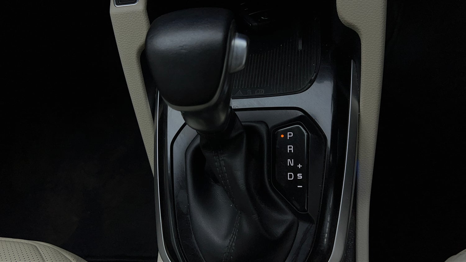 Used 2022 Kia Carens Luxury Plus 1.5 Diesel AT 7 STR Diesel Automatic interior GEAR  KNOB VIEW