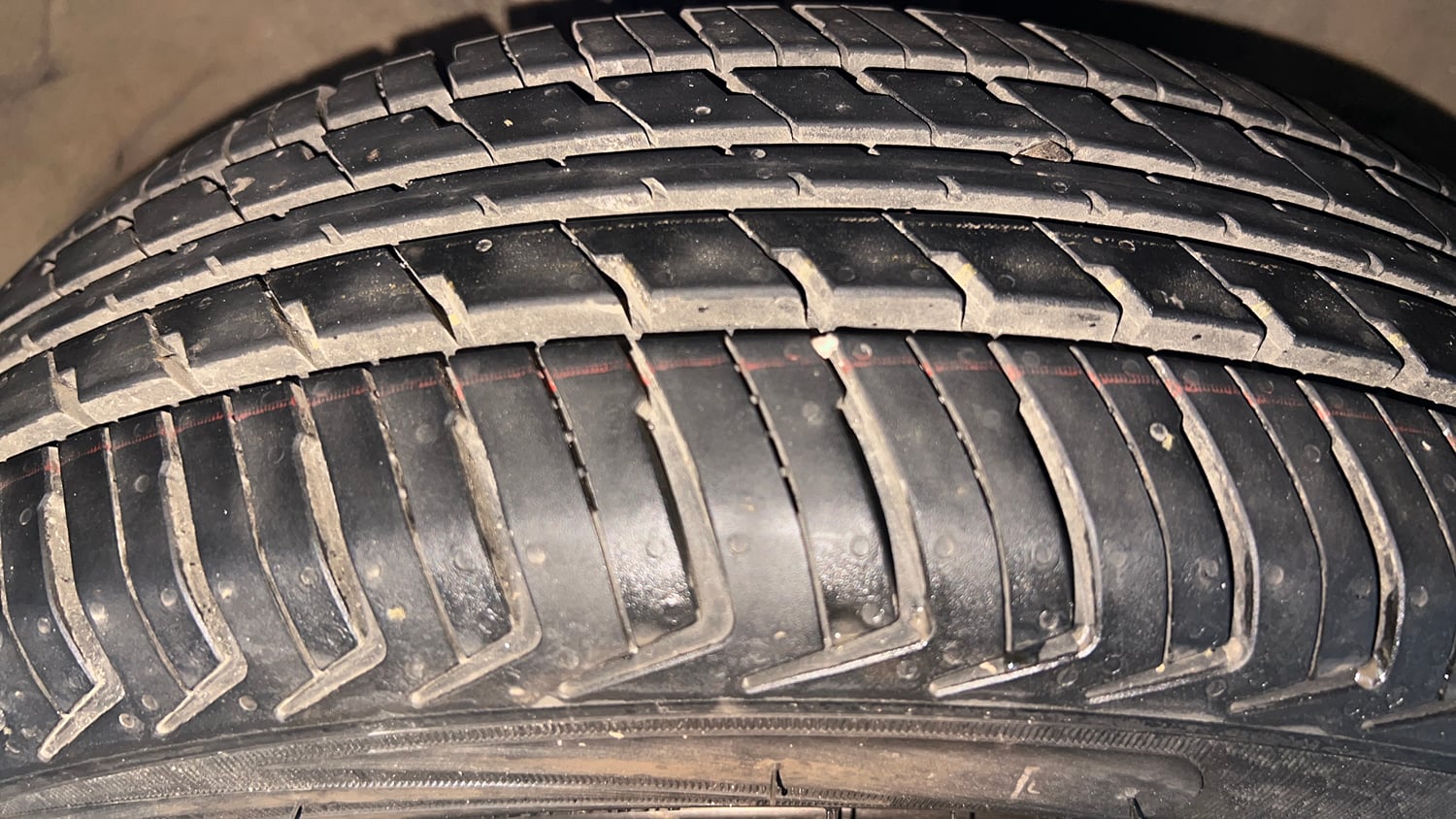 Used 2014 Maruti Suzuki Wagon R VXI Petrol Manual tyres RIGHT FRONT TYRE TREAD VIEW