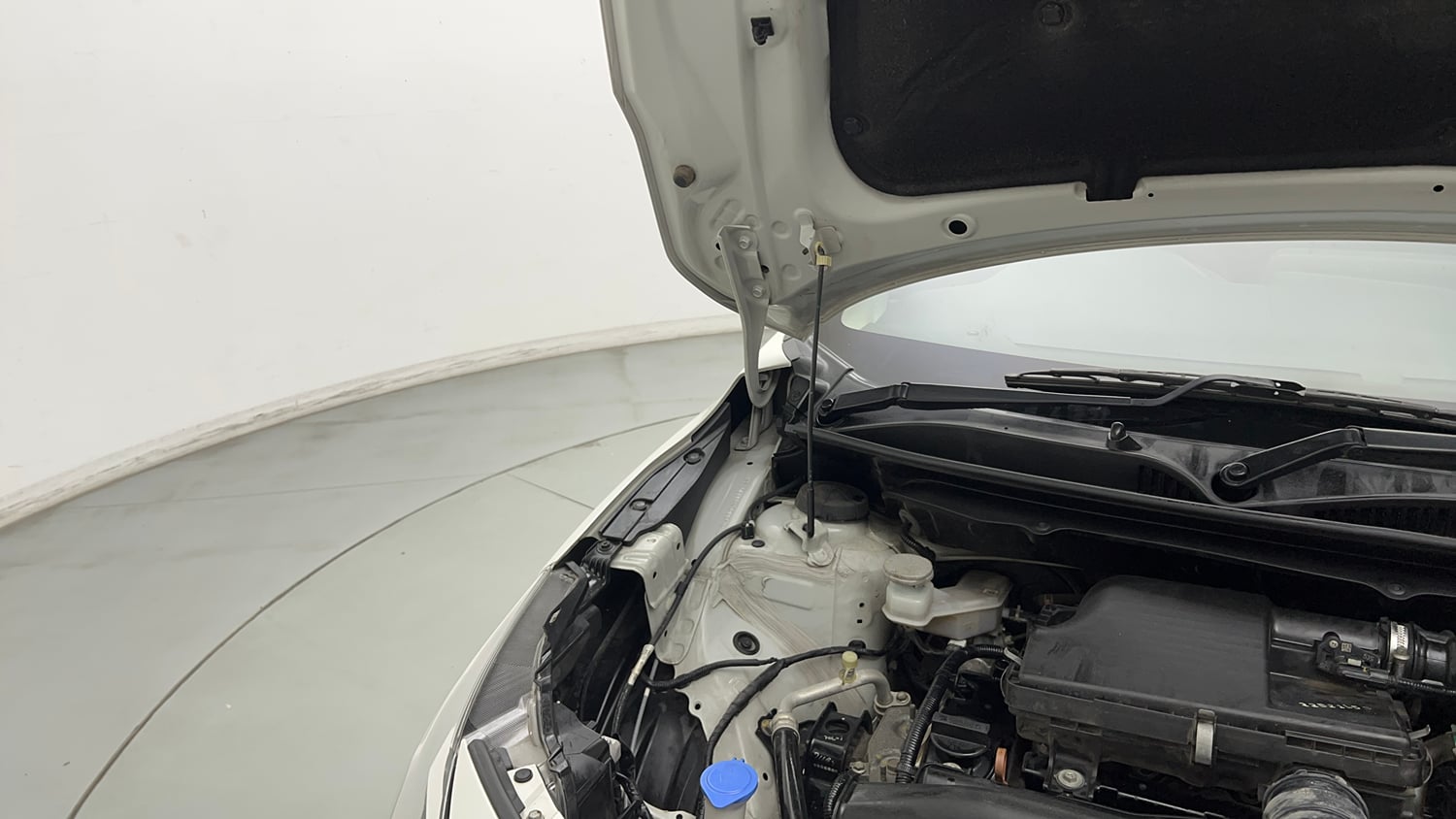 Used 2022 Maruti Suzuki Baleno Zeta MT Petrol Manual engine ENGINE RIGHT SIDE HINGE & APRON VIEW