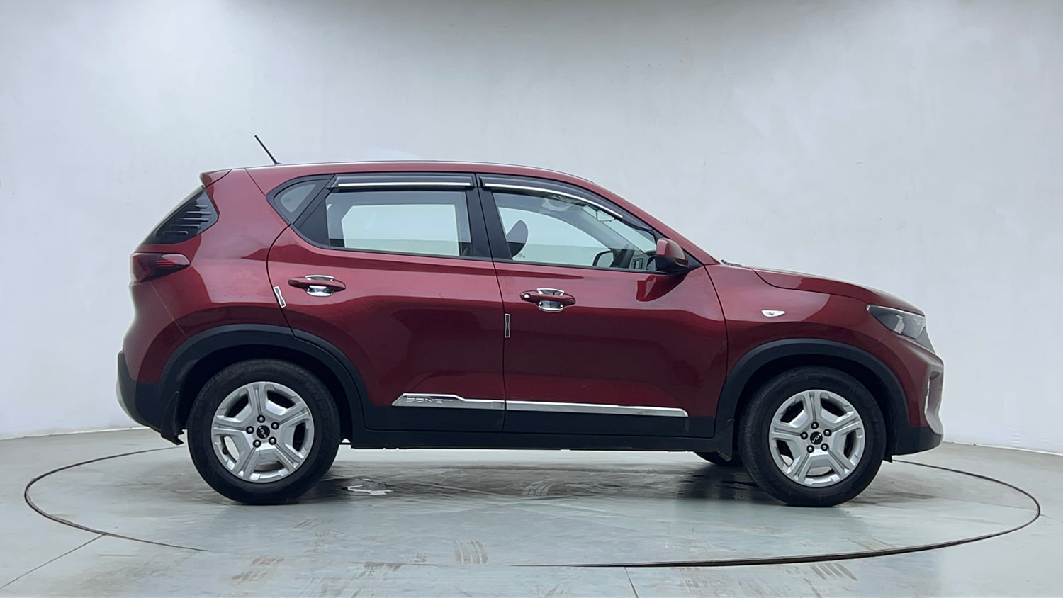 Used 2023 Kia Sonet HTK 1.2 Petrol MT Petrol Manual exterior RIGHT SIDE VIEW