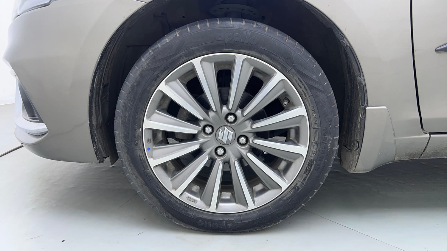 Used 2020 Maruti Suzuki Ciaz Alpha 1.5 AT Petrol Automatic tyres LEFT FRONT TYRE RIM VIEW