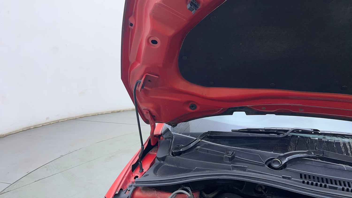 Used 2020 Tata Tiago XZ Plus Dual Tone Petrol Manual engine ENGINE RIGHT SIDE HINGE & APRON VIEW