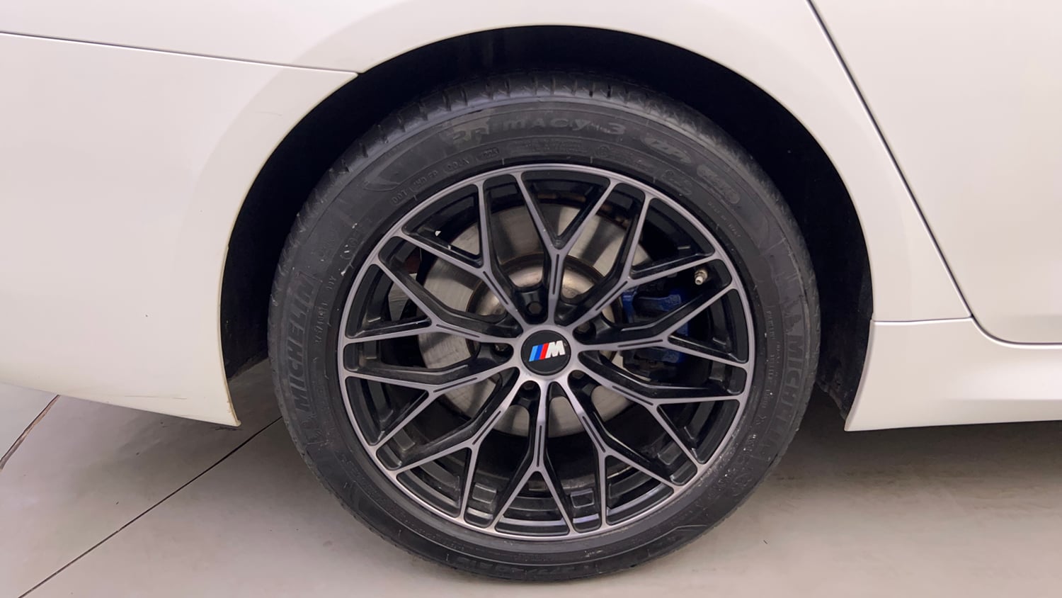 Used 2022 BMW 5 Series Carbon Edition Petrol Automatic tyres RIGHT REAR TYRE RIM VIEW