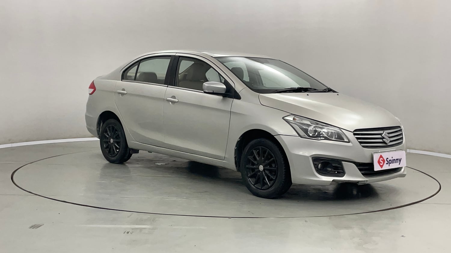 Used 2016 Maruti Suzuki Ciaz VXi+ Petrol Manual exterior RIGHT FRONT CORNER VIEW