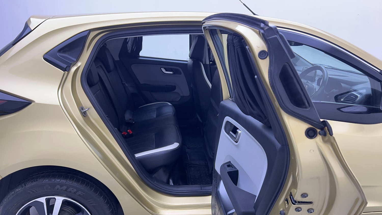 Used 2020 Tata Altroz XZ Petrol Petrol Manual interior RIGHT SIDE REAR DOOR CABIN VIEW