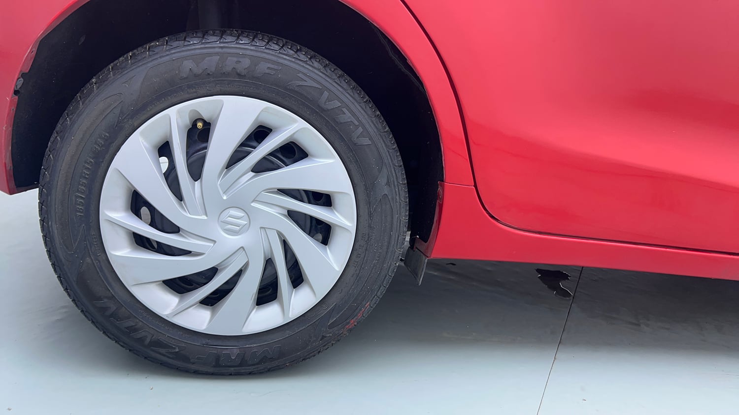 Used 2016 Maruti Suzuki Baleno Delta 1.2 AT Petrol Automatic tyres RIGHT REAR TYRE RIM VIEW