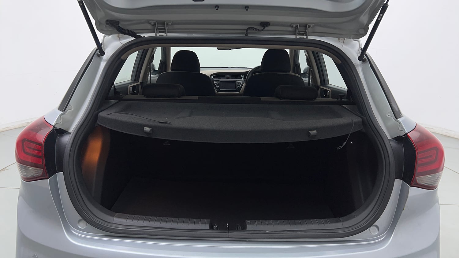 Used 2019 Hyundai Elite i20 Asta 1.2 (O) CVT Petrol Automatic interior DICKY INSIDE VIEW