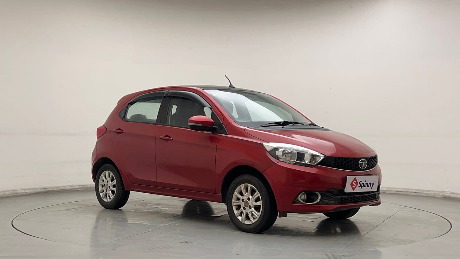 Used 2017 Tata Tiago Revotron XZA Petrol Automatic exterior RIGHT FRONT CORNER VIEW