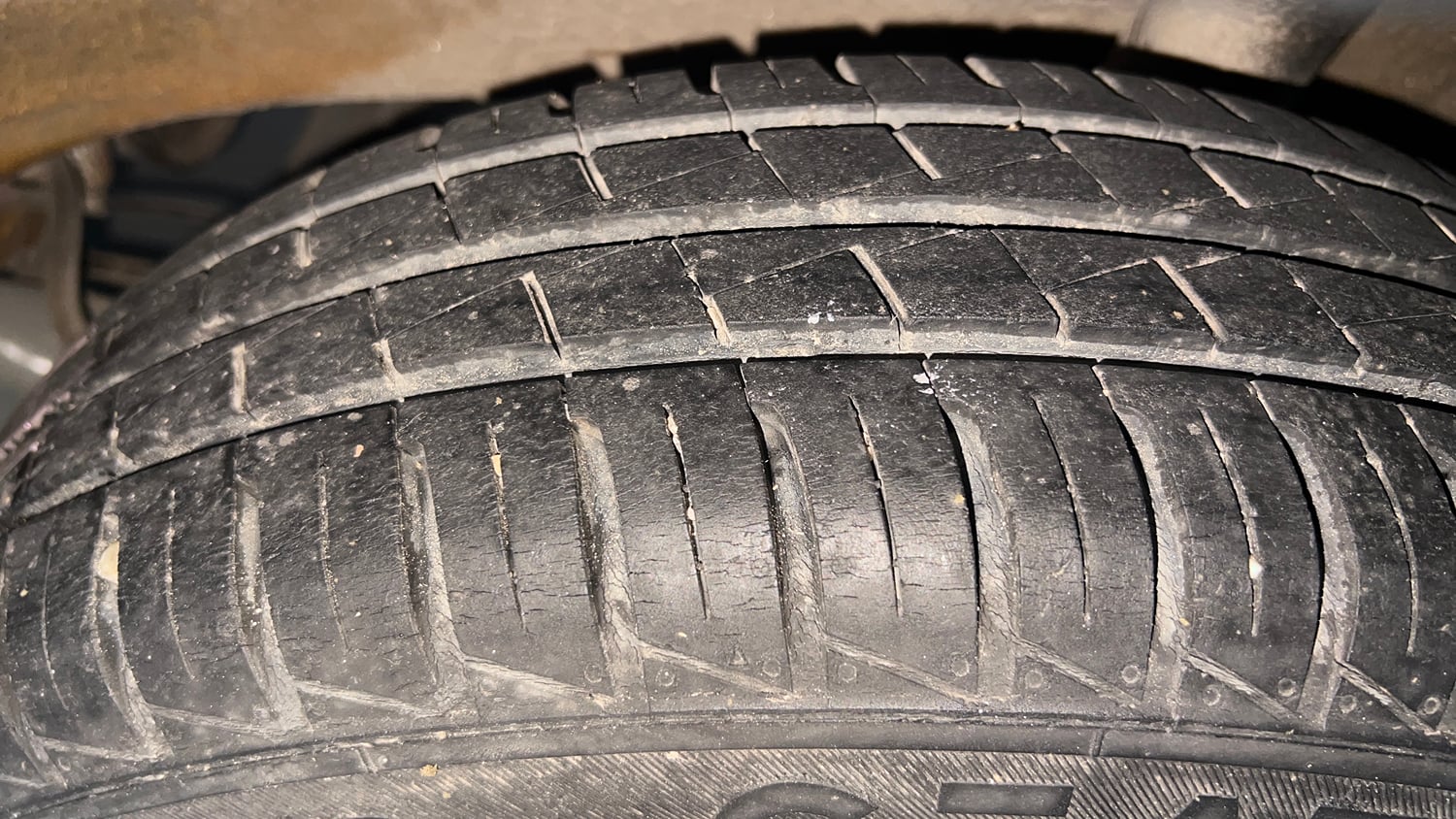 Used 2022 Renault Kwid CLIMBER AMT Petrol Automatic tyres LEFT REAR TYRE TREAD VIEW