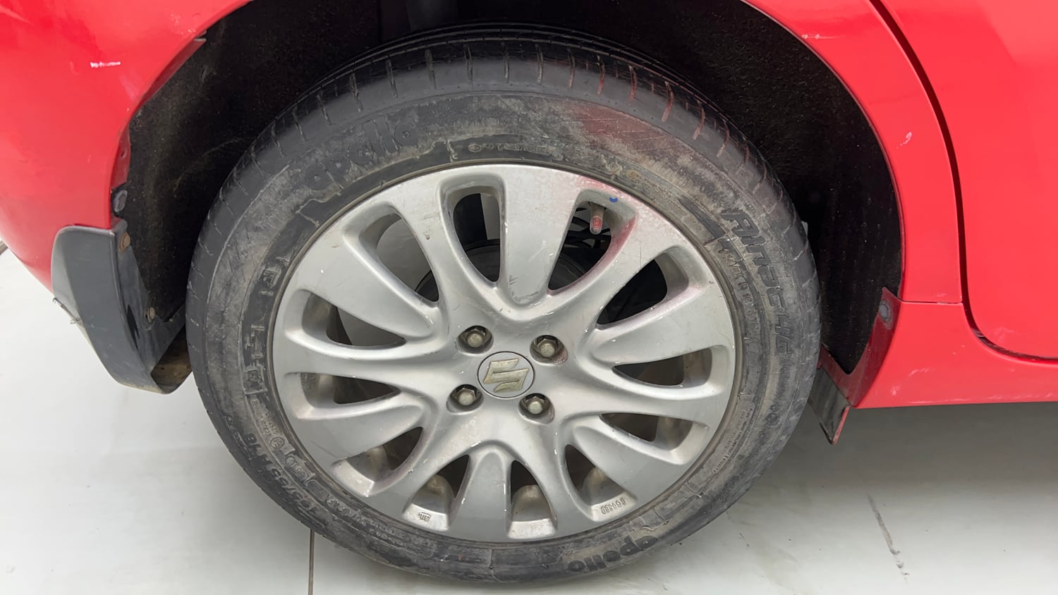 Used 2016 Maruti Suzuki Baleno Zeta 1.2 Petrol Manual tyres RIGHT REAR TYRE RIM VIEW