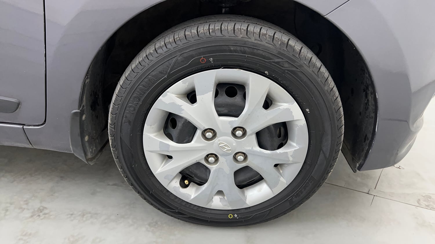Used 2016 Hyundai Grand i10 Sportz 1.2 Kappa VTVT Petrol Manual tyres RIGHT FRONT TYRE RIM VIEW