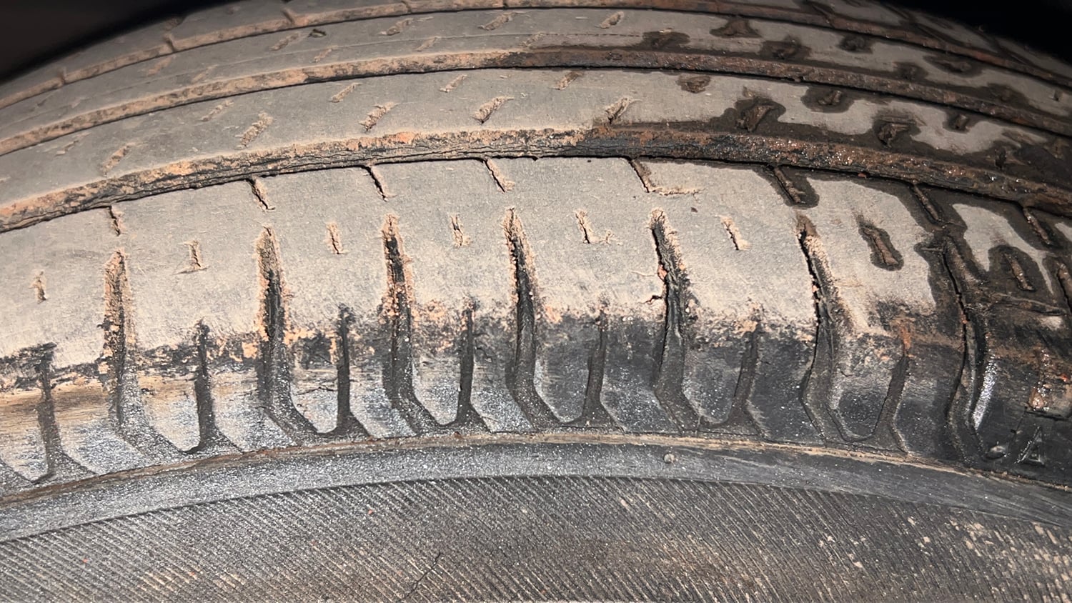 Used 2018 Maruti Suzuki Dzire VXi Petrol Manual tyres LEFT FRONT TYRE TREAD VIEW