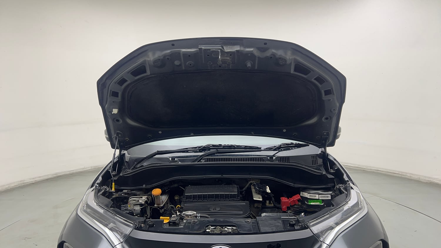 Used 2022 Tata Punch Accomplished MT Petrol Manual engine ENGINE & BONNET OPEN FRONT VIEW