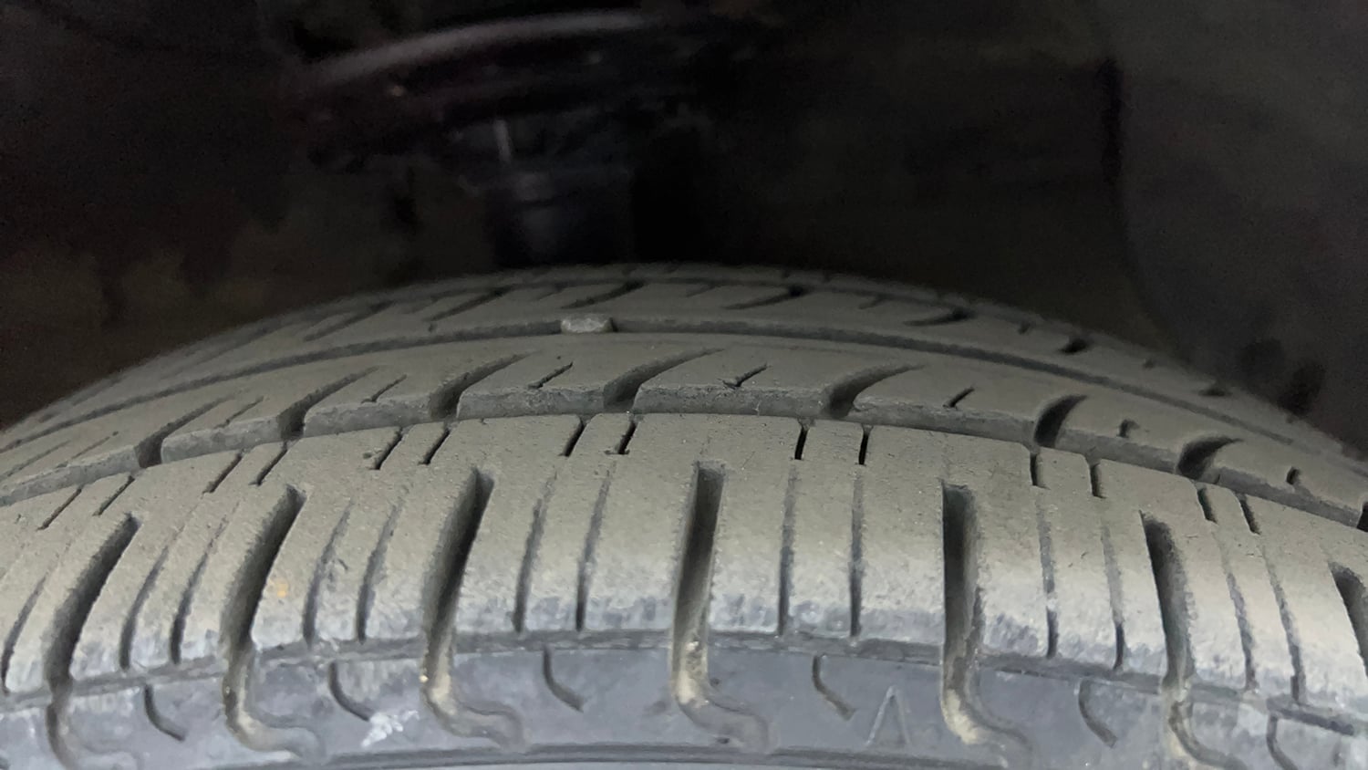 Used 2016 Hyundai Grand i10 Asta 1.2 Kappa VTVT Petrol Manual tyres RIGHT FRONT TYRE TREAD VIEW