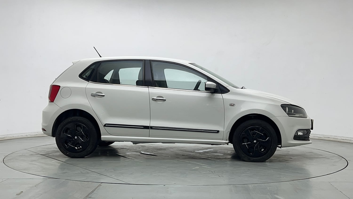 Used 2014 Volkswagen Polo Comfortline 1.2L (P) Petrol Manual exterior RIGHT SIDE VIEW