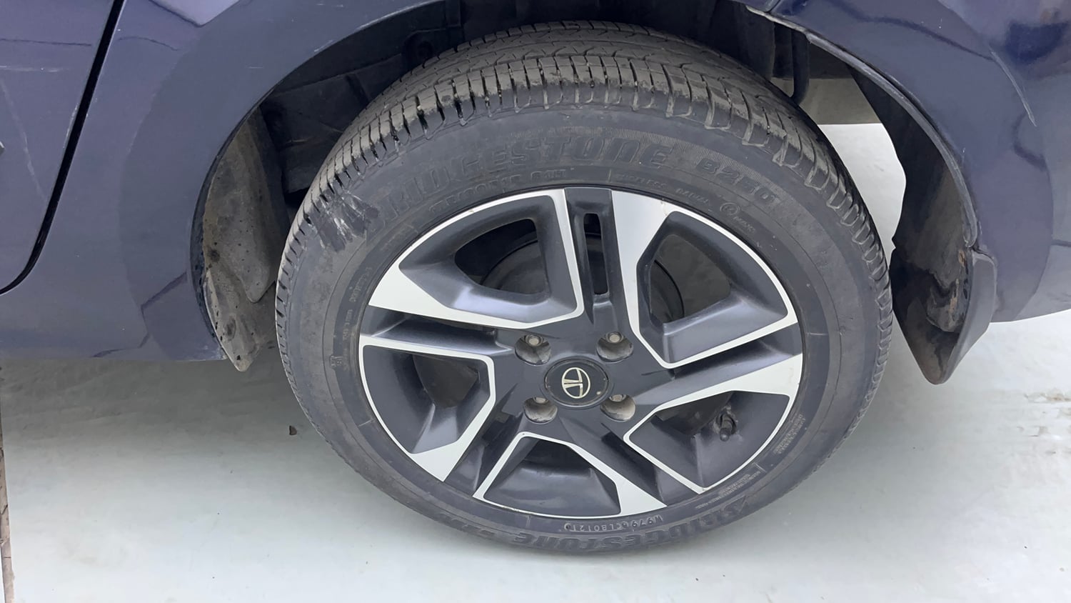 Used 2023 Tata Tigor XZ Plus Petrol Manual tyres LEFT REAR TYRE RIM VIEW