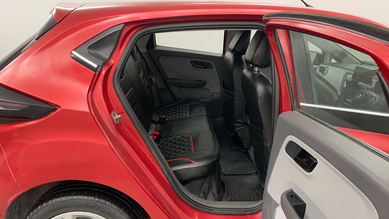 Used 2020 Tata Altroz XT Petrol Petrol Manual interior RIGHT SIDE REAR DOOR CABIN VIEW