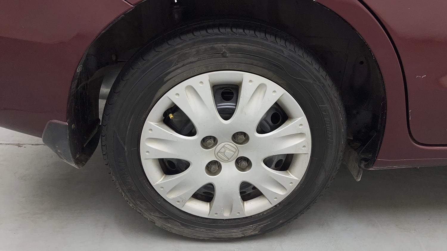 Used 2014 Honda Amaze 1.2 S i-VTEC Petrol Manual tyres RIGHT REAR TYRE RIM VIEW