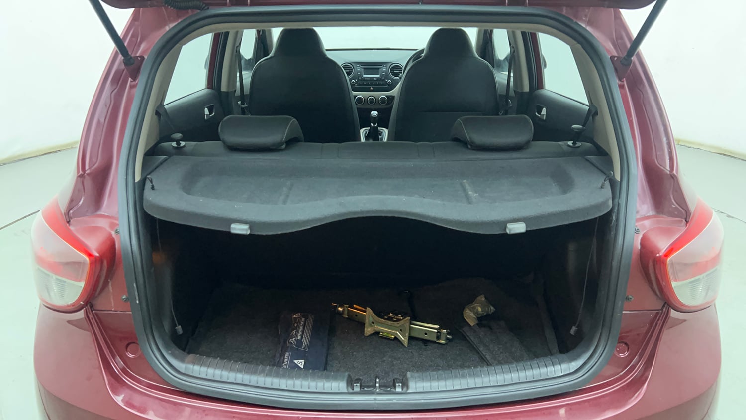 Used 2016 Hyundai Grand i10 Asta 1.2 Kappa VTVT Petrol Manual interior DICKY INSIDE VIEW