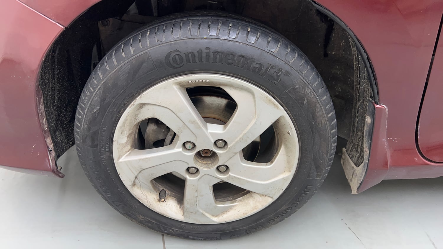 Used 2016 Honda City V Petrol Manual tyres LEFT FRONT TYRE RIM VIEW
