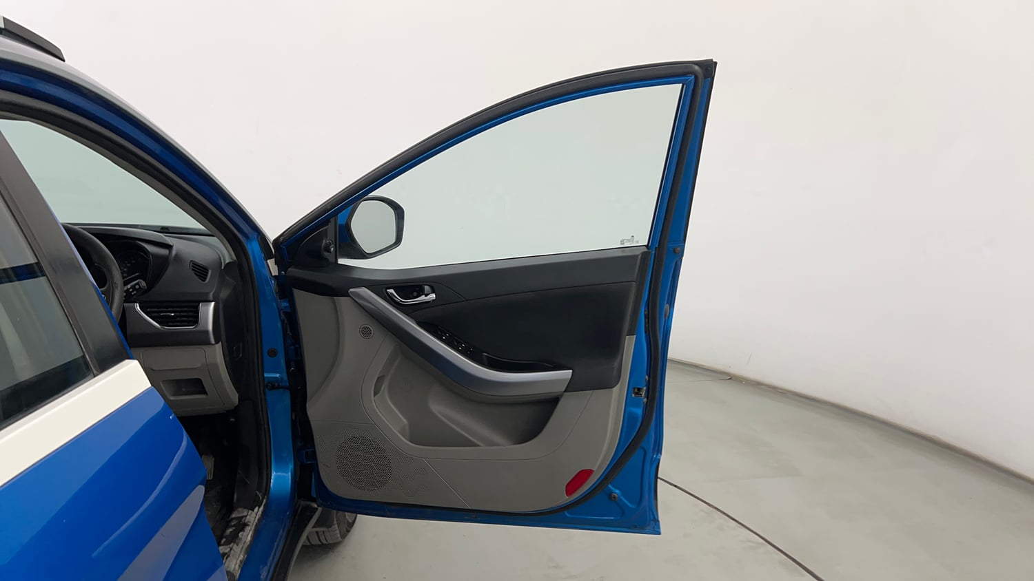Used 2018 Tata Nexon XZ Plus Diesel Diesel Manual interior RIGHT FRONT DOOR OPEN VIEW