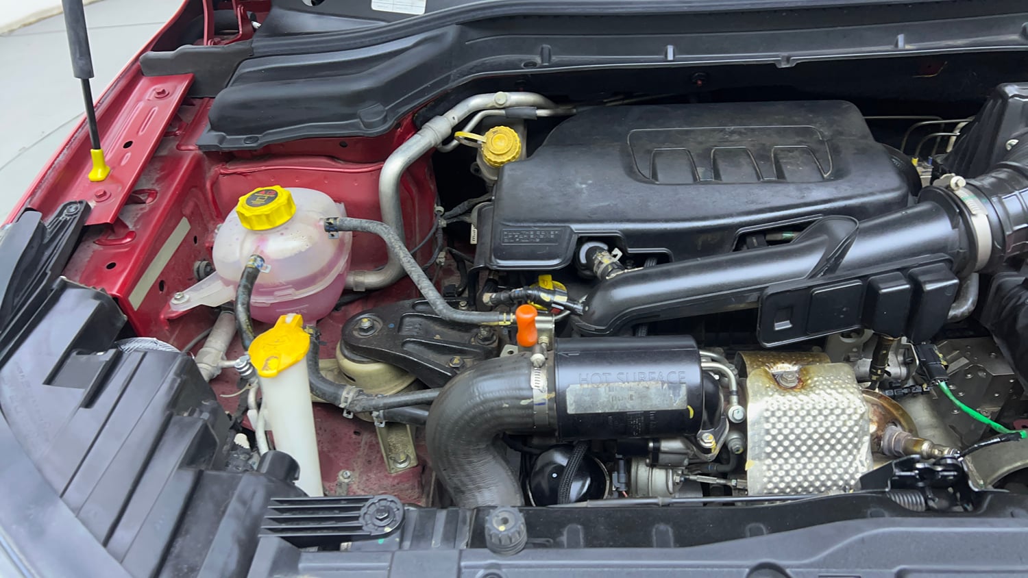 Used 2021 Mahindra XUV 300 W8 (O) 1.2 Petrol AMT Petrol Automatic engine ENGINE RIGHT SIDE VIEW
