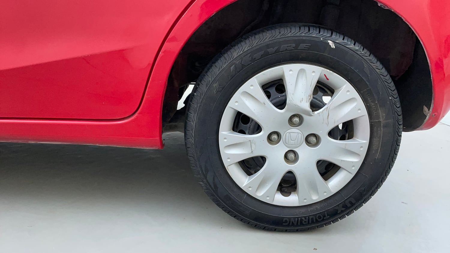 Used 2014 Honda Brio S MT Petrol Manual tyres LEFT REAR TYRE RIM VIEW