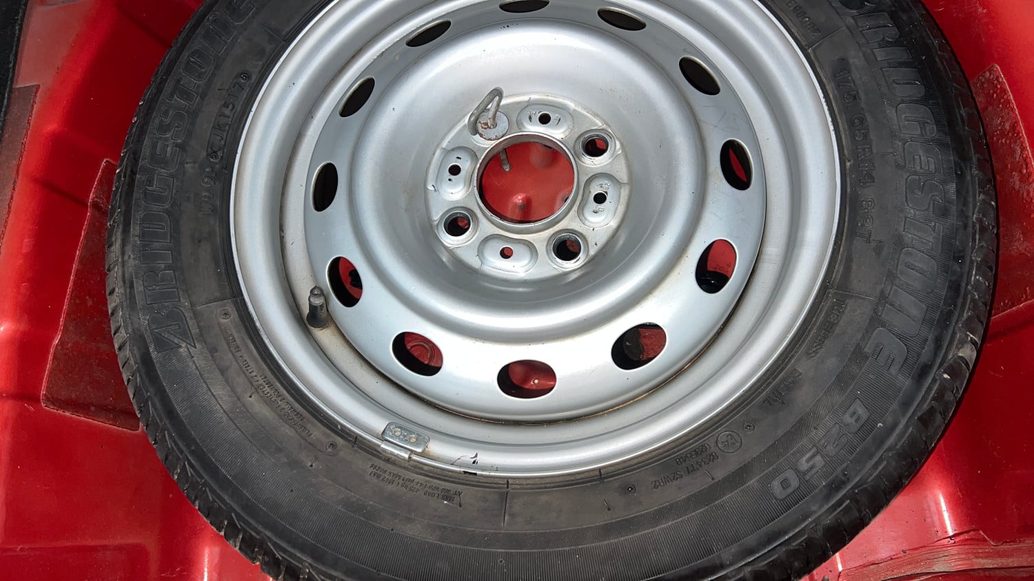 Used 2017 Tata Tiago Revotron XZA Petrol Automatic tyres SPARE TYRE VIEW