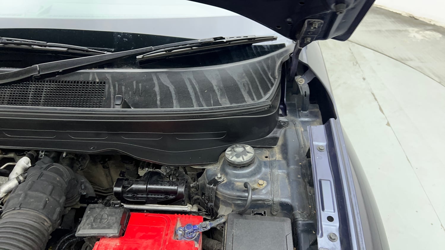 Used 2019 Hyundai Venue SX Plus 1.0 Turbo DCT Petrol Automatic engine ENGINE LEFT SIDE HINGE & APRON VIEW