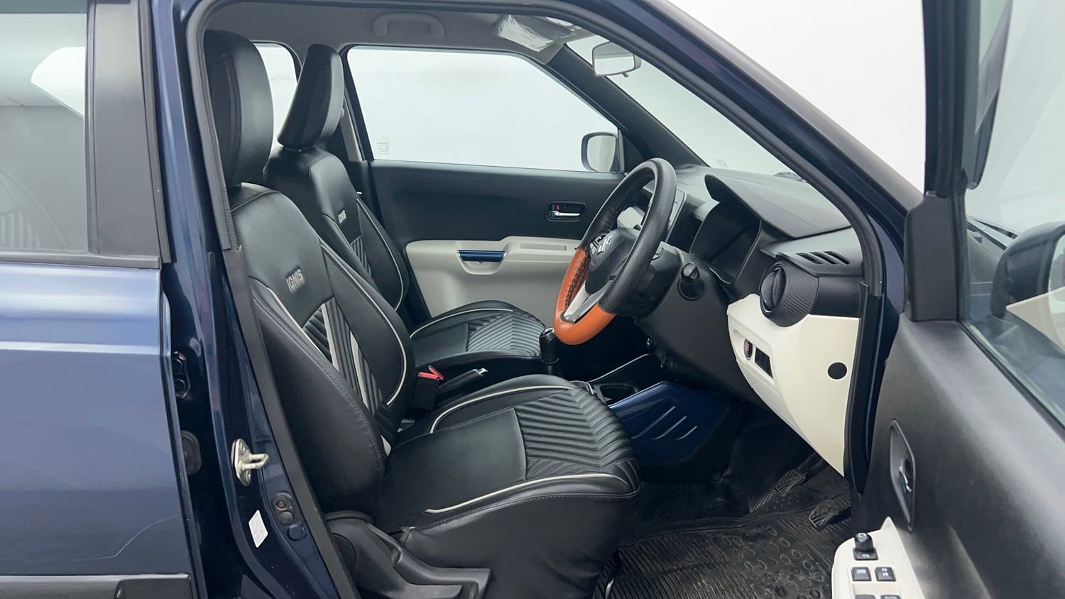 Used 2022 Maruti Suzuki Ignis Zeta 1.2 MT Petrol Manual interior RIGHT SIDE FRONT DOOR CABIN VIEW