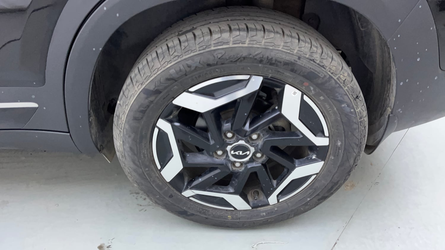 Used 2024 kia Seltos HTX 1.5 Petrol IVT Petrol Automatic tyres LEFT REAR TYRE RIM VIEW