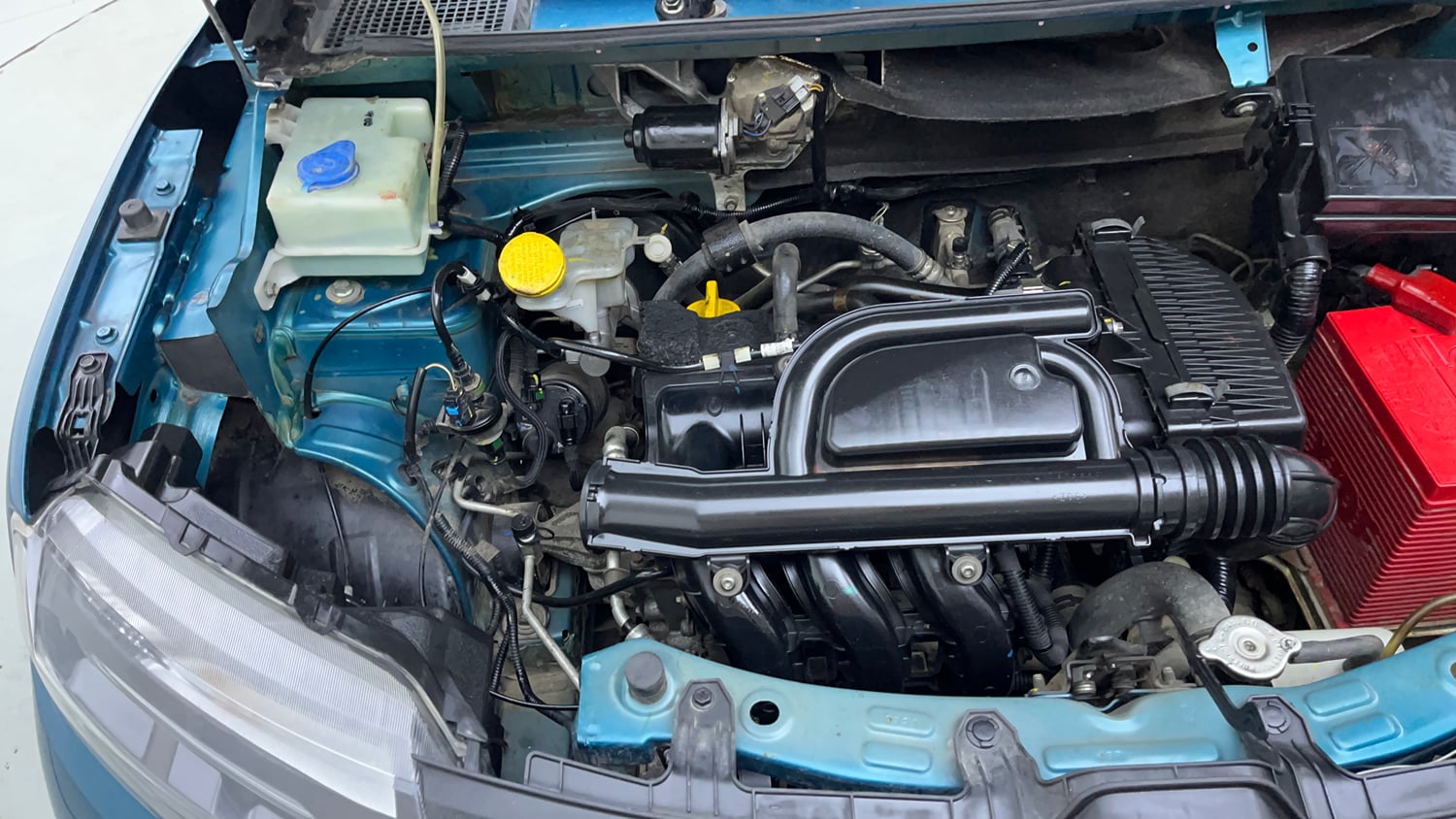 Used 2022 Renault Kwid RXT 1.0 (O) Petrol Manual engine ENGINE RIGHT SIDE VIEW