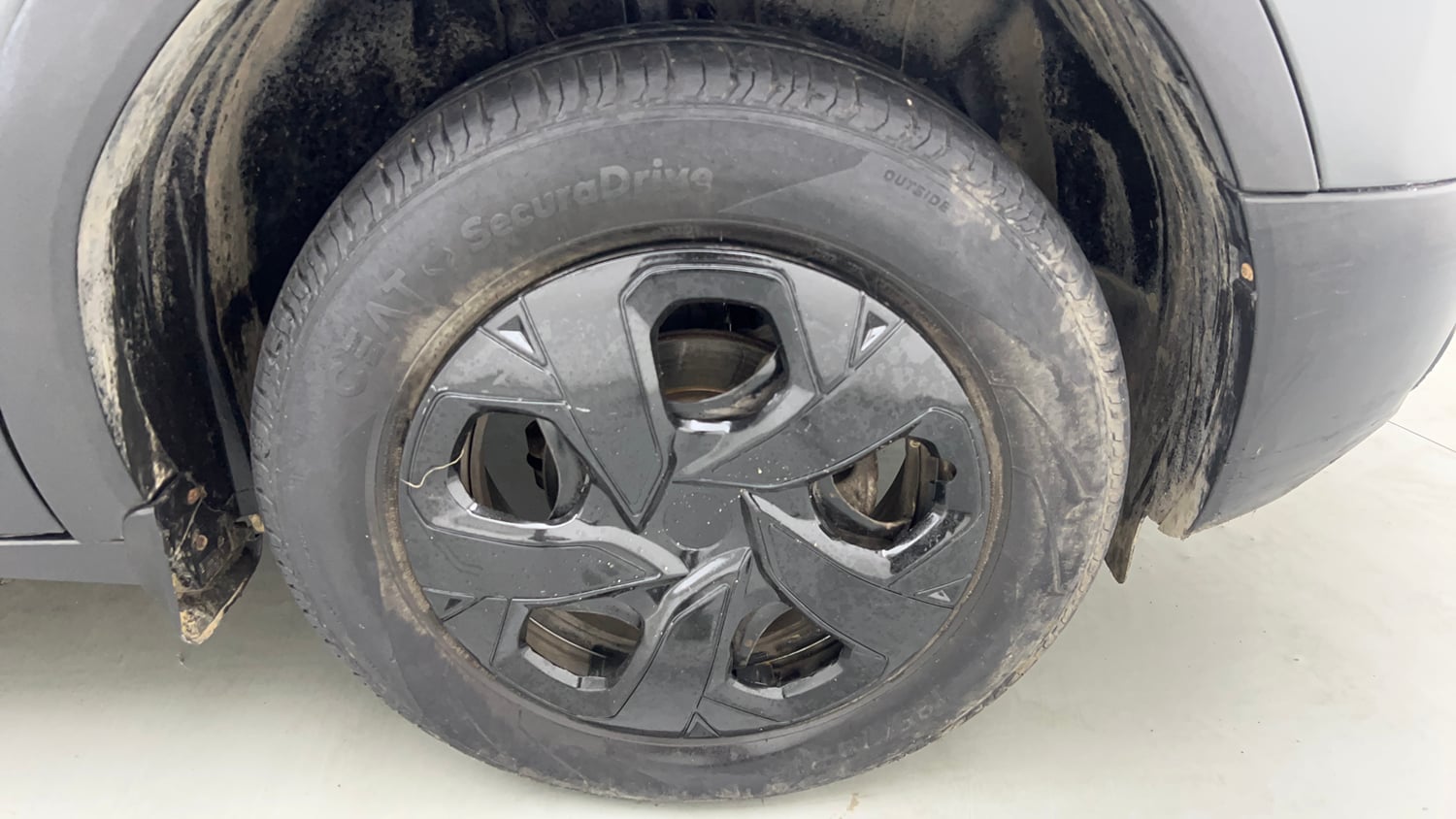 Used 2022 Tata Punch Accomplished MT Petrol Manual tyres RIGHT FRONT TYRE RIM VIEW
