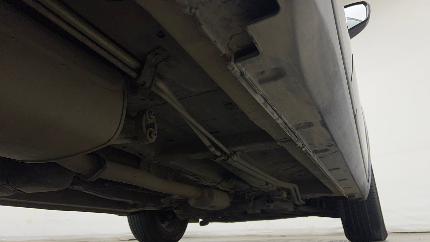 Used 2024 Mahindra XUV700 AX 5 Diesel AT 7 STR Diesel Automatic extra REAR RIGHT UNDERBODY VIEW