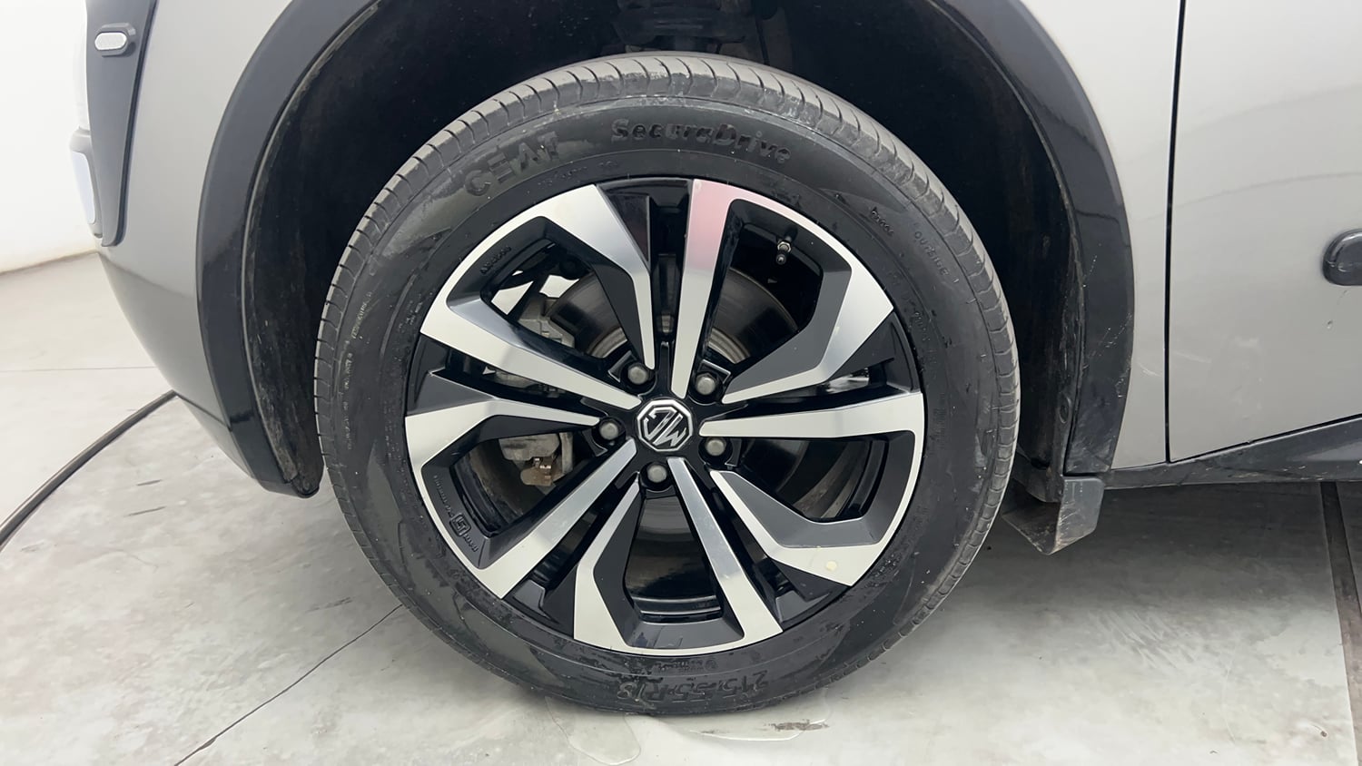 Used 2026 MG Motors Windsor EV Essence Pro Electric Automatic tyres LEFT FRONT TYRE RIM VIEW