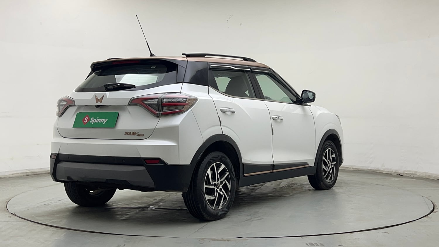 Used 2024 Mahindra XUV400 EL 39.4 KWH Dual Tone Electric Automatic exterior RIGHT REAR CORNER VIEW