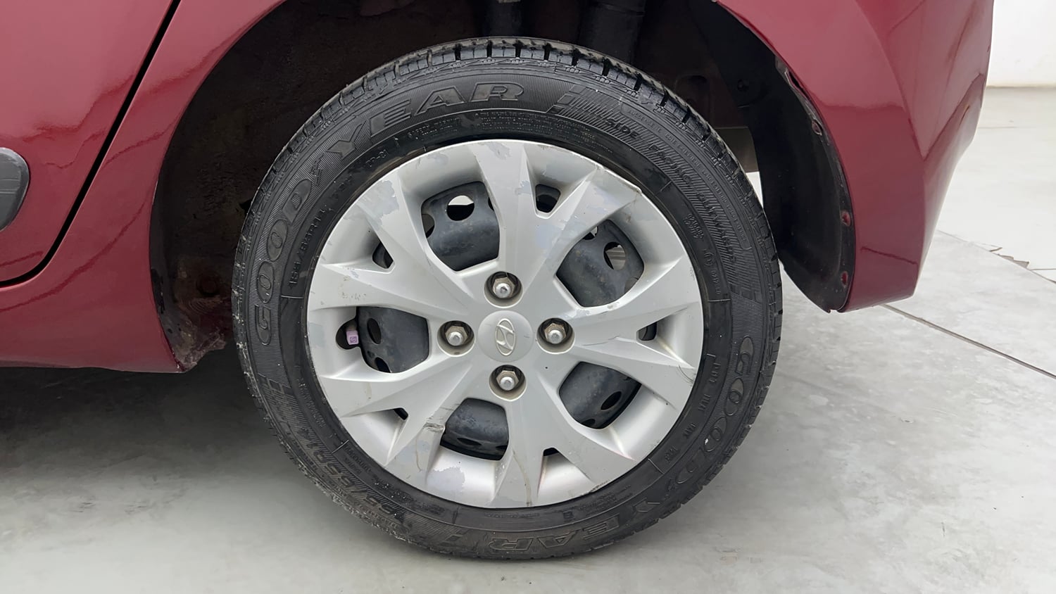 Used 2015 Hyundai Grand i10 Sportz 1.2 Kappa VTVT Petrol Manual tyres LEFT REAR TYRE RIM VIEW