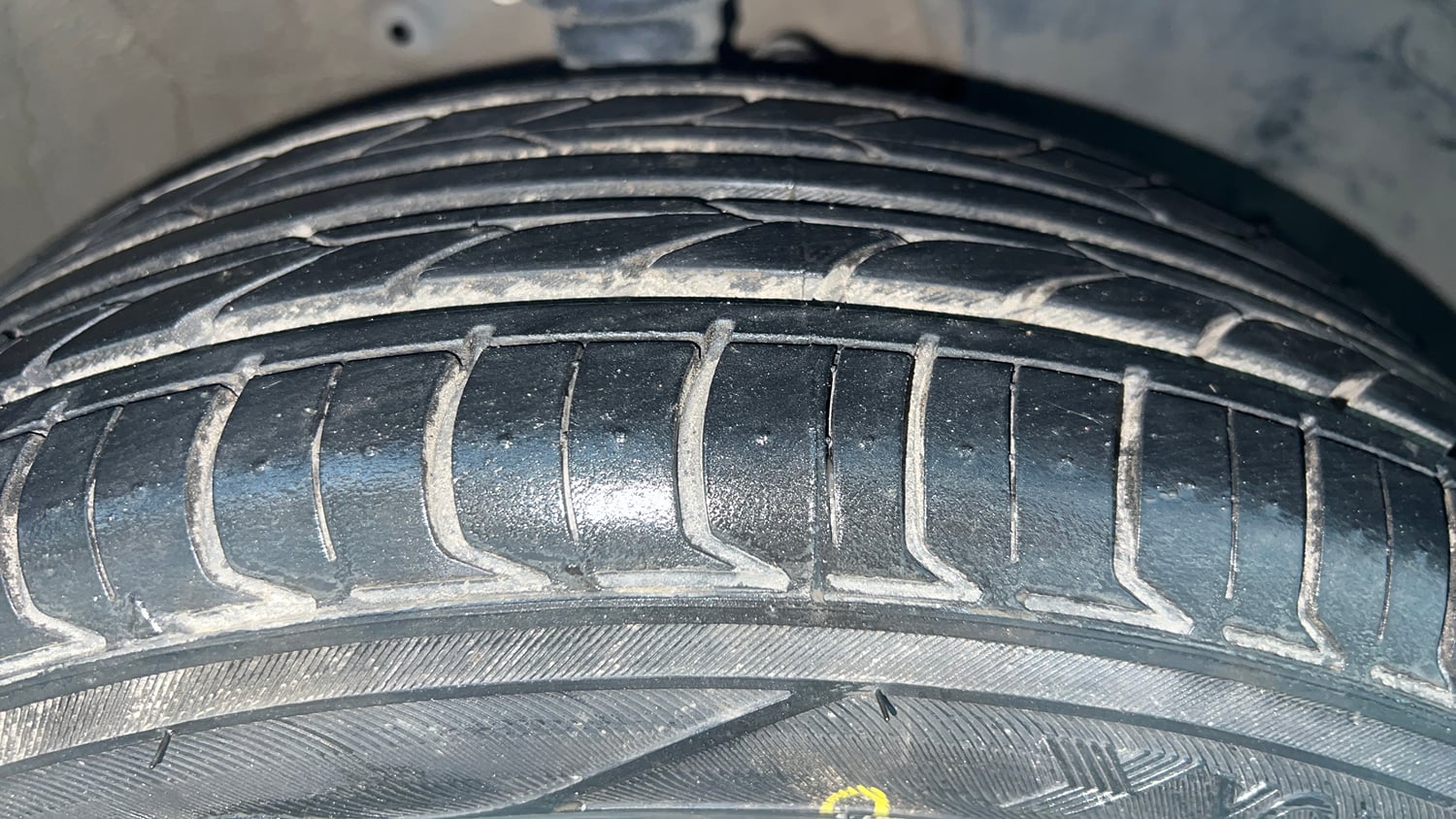 Used 2018 Maruti Suzuki Ignis Delta 1.2 AMT Petrol Automatic tyres RIGHT FRONT TYRE TREAD VIEW