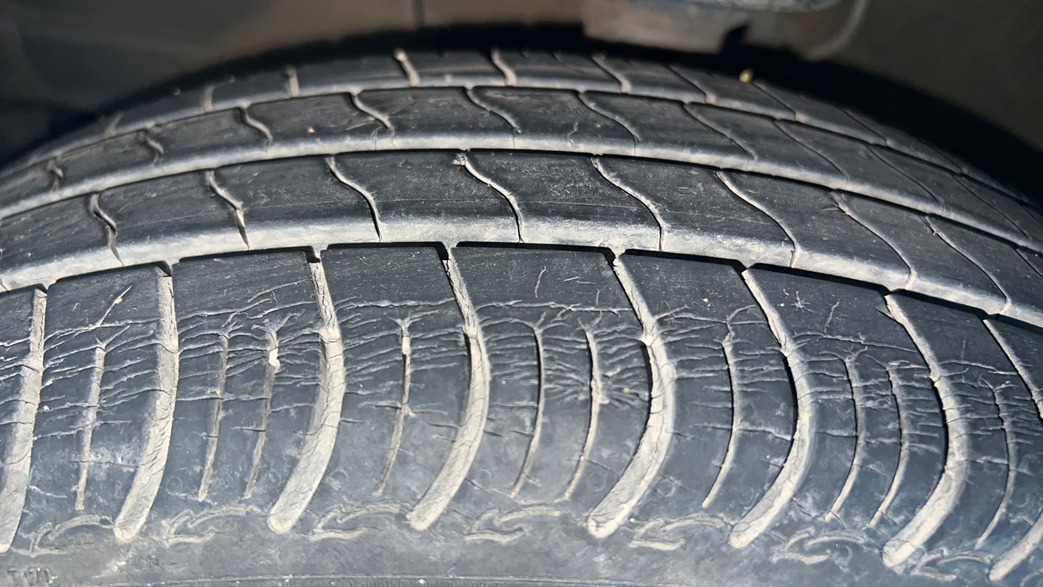 Used 2021 Maruti Suzuki S-Presso VXi AMT Petrol Automatic tyres LEFT FRONT TYRE TREAD VIEW