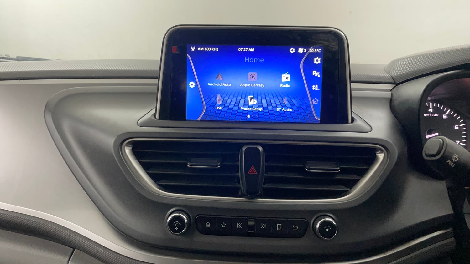 Used 2020 Tata Altroz XT Petrol Petrol Manual top_features Integrated (in-dash) music system