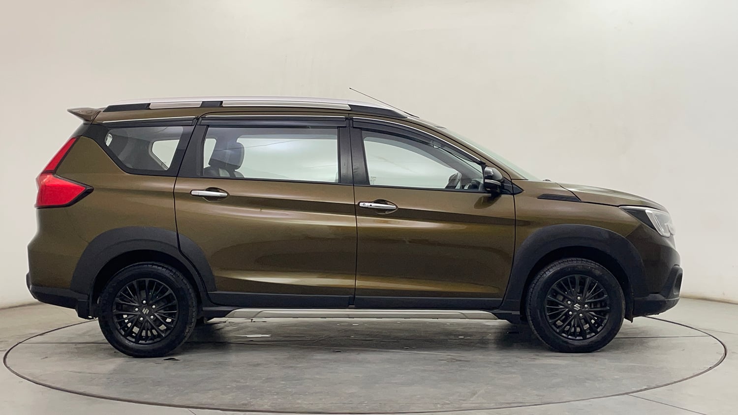 Used 2019 Maruti Suzuki XL6 Alpha AT Petrol Petrol Automatic exterior RIGHT SIDE VIEW