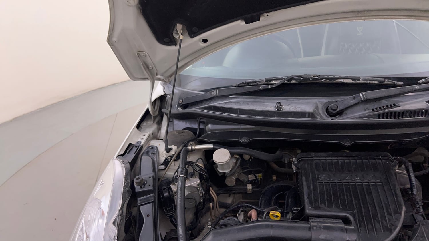 Used 2016 Maruti Suzuki Swift ZXi Petrol Manual engine ENGINE RIGHT SIDE HINGE & APRON VIEW