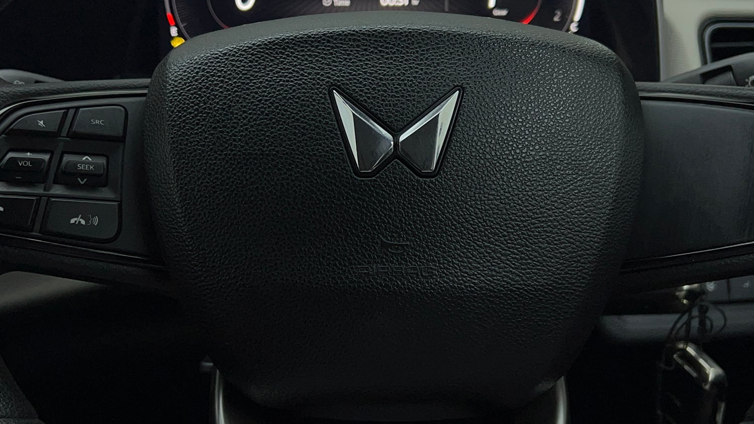 Used 2024 Mahindra XUV700 AX 5 Diesel AT 7 STR Diesel Automatic top_features Airbags