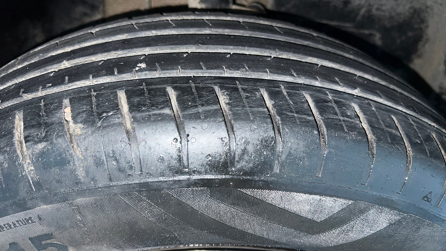 Used 2023 Tata Punch Accomplished AMT Petrol Automatic tyres RIGHT FRONT TYRE TREAD VIEW