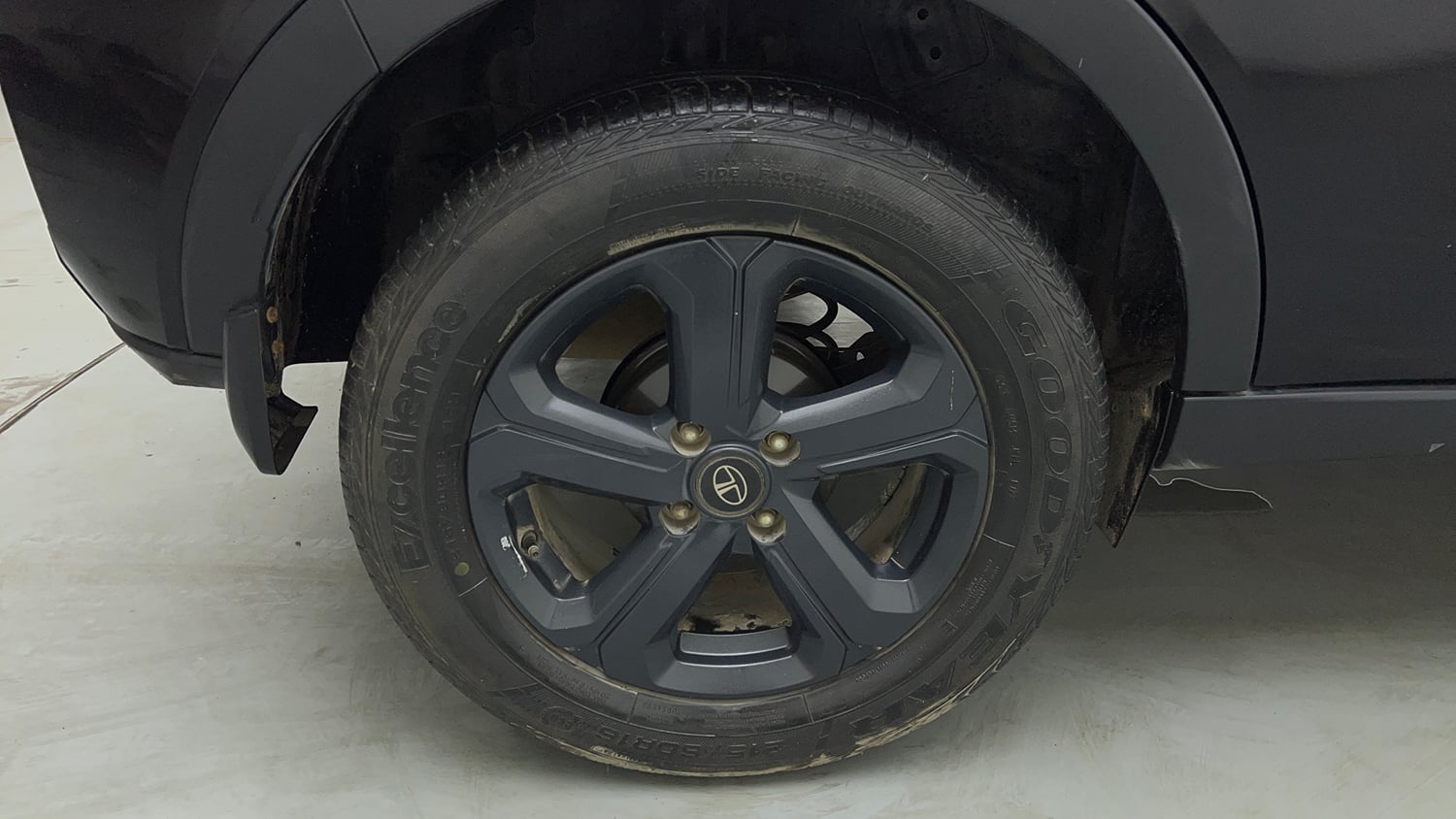 Used 2023 Tata Nexon XZ Plus (S) Dark Edition Petrol Manual tyres RIGHT REAR TYRE RIM VIEW