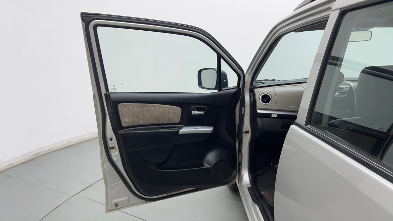 Used 2014 Maruti Suzuki Wagon R VXI Petrol Manual interior LEFT FRONT DOOR OPEN VIEW