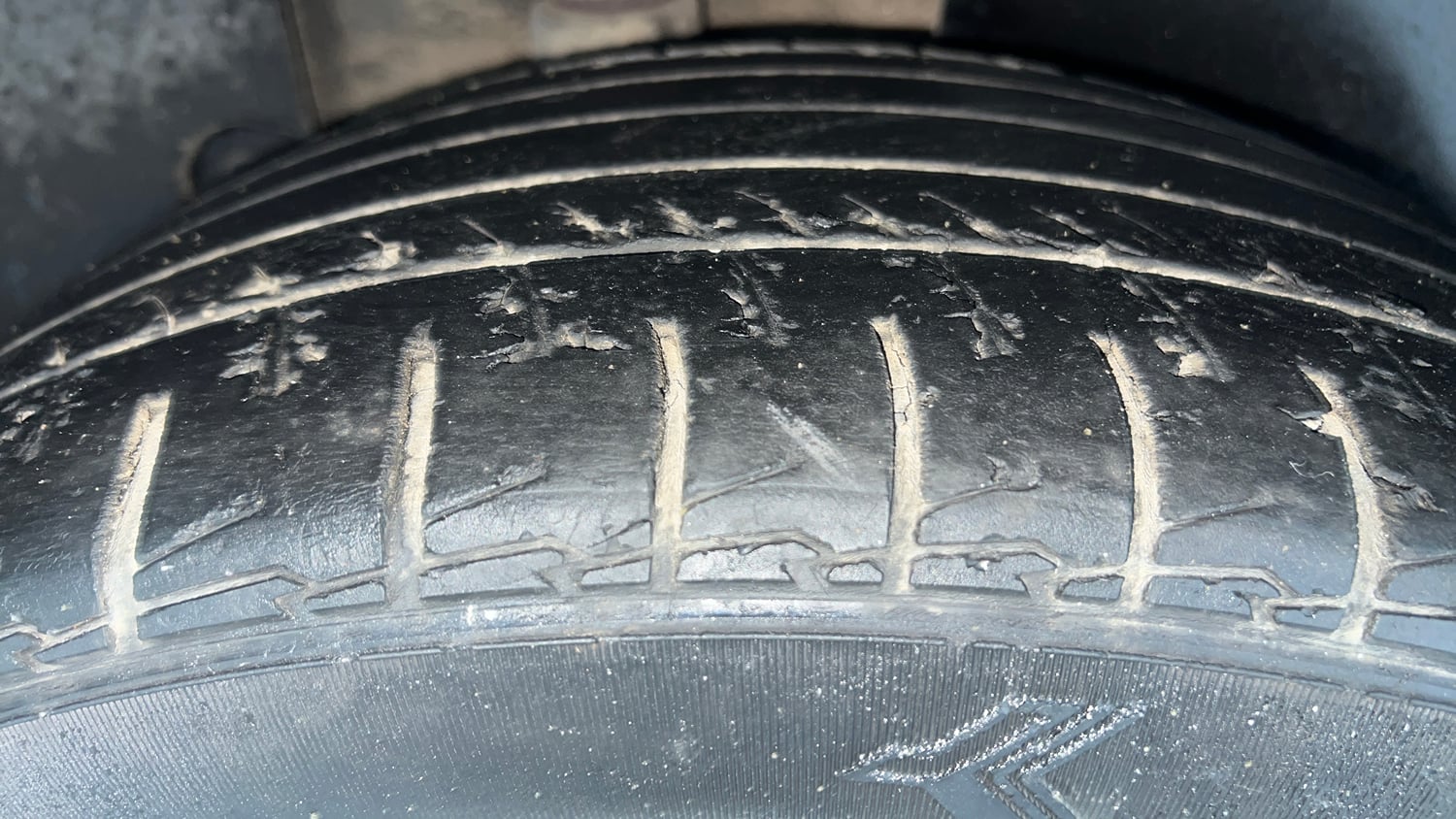 Used 2023 Kia Seltos X Line 1.4 DCT Petrol Automatic tyres RIGHT REAR TYRE TREAD VIEW
