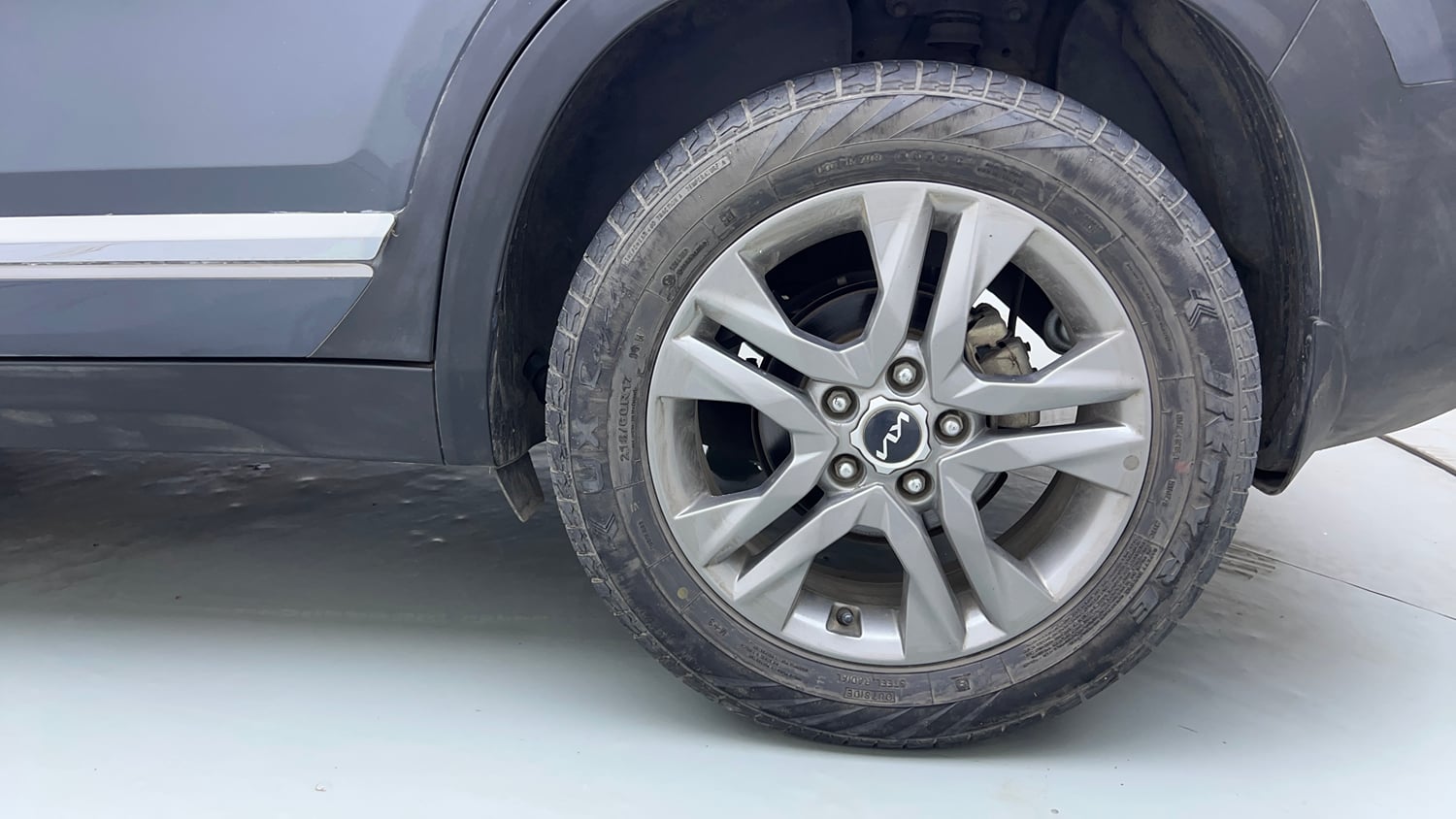 Used 2022 Kia Seltos HTX 1.5 Petrol Manual tyres LEFT REAR TYRE RIM VIEW