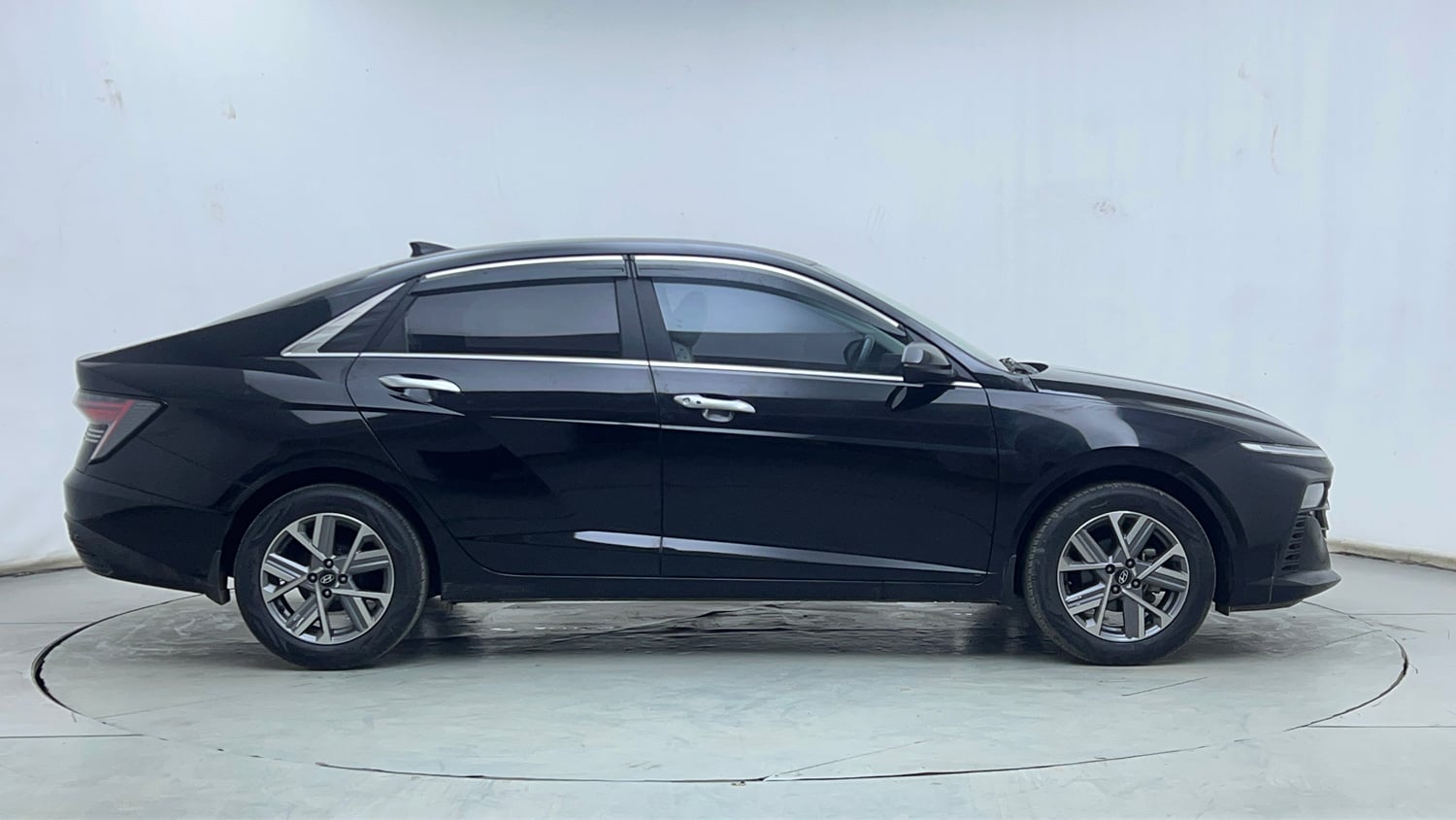 Used 2023 Hyundai Verna SX (O)1.5 MPi Petrol Manual exterior RIGHT SIDE VIEW