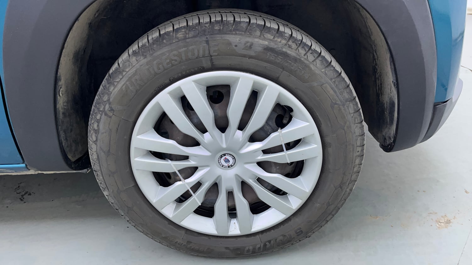Used 2022 Renault Kwid RXT 1.0 (O) Petrol Manual tyres RIGHT FRONT TYRE RIM VIEW